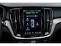 Volvo V60 2.0 T8 Plug-in hybrid AWD Plus Dark 455 PK | Trekhaak | Panoramadak | 360 Camera | Adaptieve Cruise Control | Donker Glas | Head Up Display |