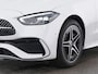 Mercedes-Benz C-klasse Estate 300 e AMG Plug-In Hybride AMG Line | Night Pakket | Panorama Schuif-Kanteldak | Trekhaak | Distronic | Stuur en Stoelverwarming. Inclusief 24 maanden Mercedes-Benz Certified garantie voor Europa.