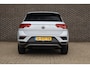 Volkswagen T-Roc 1.0 TSI 115pk Style | Navigatie | Parkeersensoren voor en achter | Volautomatische Airco