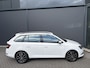 Skoda Fabia Combi 1.0 TSI Ambition Airco - Apple carplay - Parkeersensor achter - Dakrails - Bagagedek - Mistlampen - Cruise control - Bluetooth - Led verlichting - Stuur multifunctioneel - Stuur leder - Elektrische ramen - Centrale vergrendeling met afstandsbediening