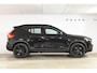 Volvo XC40 B3 177PK Automaat Plus Black Edition / Cruise control / Harman Kardon / 20'' velgen / Elektrisch verstelbare stoelen met geheugen / Stoel- en stuurverwarming