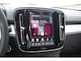 Volvo XC40 B3 177PK Automaat Plus Black Edition / Cruise control / Harman Kardon / 20'' velgen / Elektrisch verstelbare stoelen met geheugen / Stoel- en stuurverwarming