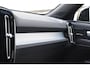 Volvo XC40 B3 177PK Automaat Plus Black Edition / Cruise control / Harman Kardon / 20'' velgen / Elektrisch verstelbare stoelen met geheugen / Stoel- en stuurverwarming