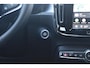 Volvo XC40 B3 177PK Automaat Plus Black Edition / Cruise control / Harman Kardon / 20'' velgen / Elektrisch verstelbare stoelen met geheugen / Stoel- en stuurverwarming