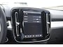 Volvo XC40 B3 177PK Automaat Plus Black Edition / Cruise control / Harman Kardon / 20'' velgen / Elektrisch verstelbare stoelen met geheugen / Stoel- en stuurverwarming
