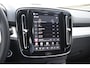 Volvo XC40 B3 177PK Automaat Plus Black Edition / Cruise control / Harman Kardon / 20'' velgen / Elektrisch verstelbare stoelen met geheugen / Stoel- en stuurverwarming