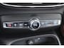 Volvo XC40 B3 177PK Automaat Plus Black Edition / Cruise control / Harman Kardon / 20'' velgen / Elektrisch verstelbare stoelen met geheugen / Stoel- en stuurverwarming