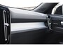 Volvo XC40 B3 177PK Automaat Plus Black Edition / Cruise control / Harman Kardon / 20'' velgen / Elektrisch verstelbare stoelen met geheugen / Stoel- en stuurverwarming