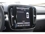 Volvo XC40 B3 177PK Automaat Plus Black Edition / Cruise control / Harman Kardon / 20'' velgen / Elektrisch verstelbare stoelen met geheugen / Stoel- en stuurverwarming