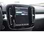 Volvo XC40 B3 177PK Automaat Plus Black Edition / Cruise control / Harman Kardon / 20'' velgen / Elektrisch verstelbare stoelen met geheugen / Stoel- en stuurverwarming