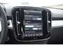 Volvo XC40 B3 177PK Automaat Plus Black Edition / Cruise control / Harman Kardon / 20'' velgen / Elektrisch verstelbare stoelen met geheugen / Stoel- en stuurverwarming