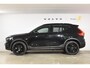 Volvo XC40 B3 177PK Automaat Plus Black Edition / Cruise control / Harman Kardon / 20'' velgen / Elektrisch verstelbare stoelen met geheugen / Stoel- en stuurverwarming