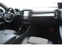 Volvo XC40 B3 177PK Automaat Plus Black Edition / Cruise control / Harman Kardon / 20'' velgen / Elektrisch verstelbare stoelen met geheugen / Stoel- en stuurverwarming