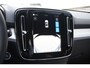 Volvo XC40 B3 177PK Automaat Plus Black Edition / Cruise control / Harman Kardon / 20'' velgen / Elektrisch verstelbare stoelen met geheugen / Stoel- en stuurverwarming