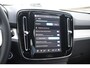 Volvo XC40 B3 177PK Automaat Plus Black Edition / Cruise control / Harman Kardon / 20'' velgen / Elektrisch verstelbare stoelen met geheugen / Stoel- en stuurverwarming