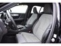 Volvo XC40 B3 177PK Automaat Plus Black Edition / Cruise control / Harman Kardon / 20'' velgen / Elektrisch verstelbare stoelen met geheugen / Stoel- en stuurverwarming