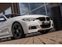 BMW 3-Serie Touring 318i M Sport Edition | 2e eigenaar | NL auto | Camera | Shadow Line | Panoramadak | HiFi audio | Cruise control | LED | Stoelverwarming | Navigatie Professional
