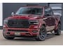 Dodge Ram LONGHORN | WIDE BODY | 5.7 V8 | BREDE WIELEN | BOM VOL | HUD | BRUIN LEDER | LUCHTVERING | PANODAK | RONDOM CAMERA | OPEN UITLAAT KLEP | ALARM | DUBBELE CABINE | 5 PERSOONS | CREW CAB DC | SPECIAL ONE | DEALER ONDERHOUDEN | Eerste eigenaar |