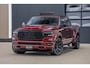 Dodge Ram LONGHORN | WIDE BODY | 5.7 V8 | BREDE WIELEN | BOM VOL | HUD | BRUIN LEDER | LUCHTVERING | PANODAK | RONDOM CAMERA | OPEN UITLAAT KLEP | ALARM | DUBBELE CABINE | 5 PERSOONS | CREW CAB DC | SPECIAL ONE | DEALER ONDERHOUDEN | Eerste eigenaar |