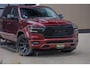 Dodge Ram LONGHORN | WIDE BODY | 5.7 V8 | BREDE WIELEN | BOM VOL | HUD | BRUIN LEDER | LUCHTVERING | PANODAK | RONDOM CAMERA | OPEN UITLAAT KLEP | ALARM | DUBBELE CABINE | 5 PERSOONS | CREW CAB DC | SPECIAL ONE | DEALER ONDERHOUDEN | Eerste eigenaar |