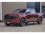 Dodge Ram LONGHORN | WIDE BODY | 5.7 V8 | BREDE WIELEN | BOM VOL | HUD | BRUIN LEDER | LUCHTVERING | PANODAK | RONDOM CAMERA | OPEN UITLAAT KLEP | ALARM | DUBBELE CABINE | 5 PERSOONS | CREW CAB DC | SPECIAL ONE | DEALER ONDERHOUDEN | Eerste eigenaar |