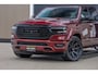 Dodge Ram LONGHORN | WIDE BODY | 5.7 V8 | BREDE WIELEN | BOM VOL | HUD | BRUIN LEDER | LUCHTVERING | PANODAK | RONDOM CAMERA | OPEN UITLAAT KLEP | ALARM | DUBBELE CABINE | 5 PERSOONS | CREW CAB DC | SPECIAL ONE | DEALER ONDERHOUDEN | Eerste eigenaar |