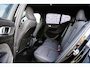 Volvo EX40 Single Motor Extended Range Plus Black Ed. 82 kWh | SOH 100% | Warmtepomp | Pixel LED Koplampen | Harman Kardon Audio | 360 Graden Camera | Navigatie Google Maps | Cruise Control Adaptief | BLIS | Stoelverwarming | Lichtmetalen Velgen 20 inch