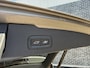 Volvo V60 2.0 T8 Recharge AWD Business Pro | Plug-in Hybrid (PHEV) | Trekhaak | Harman Kardon Audio | Achteruitrijcamera | Lichtmetalen Velgen 19 inch | Navigatie | Apple Carplay | BLIS | Cruise Control Adaptief