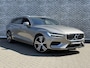 Volvo V60 2.0 T8 Recharge AWD Business Pro | Plug-in Hybrid (PHEV) | Trekhaak | Harman Kardon Audio | Achteruitrijcamera | Lichtmetalen Velgen 19 inch | Navigatie | Apple Carplay | BLIS | Cruise Control Adaptief