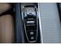Volvo XC60 2.0 T8 Twin Engine AWD Inscription | Incl. 12 maanden garantie | Stoelverwarming/ventilatie | Apple carplay/Android auto | Luchtvering | Wegklapbare trekhaak | 360° camera |  Adaptive cruise control | Memory seats |