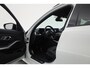 BMW 3-Serie 330e M-Sport | Rijklaar! | Widescreen | ShadowLine | HUD | Dodehoek | Leder | Stuur-Stoelverw. | Nav+App.Connect | Sfeerverl. | Elek. Klep | LED | Rijmodus | Cruise V