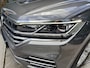 Volkswagen Touareg 3.0TDI 230pk 4-Motion Grijs Kenteken Luchtvering Trekhaak Matrix Leder Camera Panorama