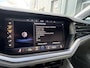 Volkswagen Touareg 3.0TDI 230pk 4-Motion Grijs Kenteken Luchtvering Trekhaak Matrix Leder Camera Panorama