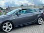 Opel Astra 1.4 Turbo Sport 140PK! NL AUTO NAP! Navi l XENON l Cruise l LED l Airco l 19'LMV l MTF-stuur! TOPSTAAT l ZEER MOOI!
