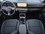 Hyundai Kona 1.6 GDI HEV Comfort Smart Automaat / Fabrieksgarantie tot 2-2030 / Stuur- & Stoelverwarming / Apple Carplay Android Auto / Achteruitrijcamera / Keyless Entry/Start / Adaptief cruise control / Climate control / Navigatie / Parkeersensoren voor en achter /