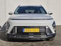 Hyundai Kona 1.6 GDI HEV Comfort Smart Automaat / Fabrieksgarantie tot 2-2030 / Stuur- & Stoelverwarming / Apple Carplay Android Auto / Achteruitrijcamera / Keyless Entry/Start / Adaptief cruise control / Climate control / Navigatie / Parkeersensoren voor en achter /