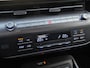 Hyundai Kona 1.6 GDI HEV Comfort Smart Automaat / Fabrieksgarantie tot 2-2030 / Stuur- & Stoelverwarming / Apple Carplay Android Auto / Achteruitrijcamera / Keyless Entry/Start / Adaptief cruise control / Climate control / Navigatie / Parkeersensoren voor en achter /