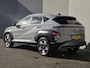 Hyundai Kona 1.6 GDI HEV Comfort Smart Automaat / Fabrieksgarantie tot 2-2030 / Stuur- & Stoelverwarming / Apple Carplay Android Auto / Achteruitrijcamera / Keyless Entry/Start / Adaptief cruise control / Climate control / Navigatie / Parkeersensoren voor en achter /