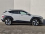 Hyundai Kona 1.6 GDI HEV Comfort Smart Automaat / Fabrieksgarantie tot 2-2030 / Stuur- & Stoelverwarming / Apple Carplay Android Auto / Achteruitrijcamera / Keyless Entry/Start / Adaptief cruise control / Climate control / Navigatie / Parkeersensoren voor en achter /
