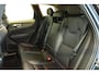 Volvo XC60 T4 Momentum Pro | Semi-Electrische Inklapbare Trekhaak | Dealeronderhouden | Comfortstoelen | Lederenbekleding | 4-seizoenenbanden | Cruise Control | Navigatie | Stoelverwarming | stuurwielverwarming | Navigatie | Cruise Control |