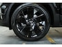 Volvo XC40 B4 Plus Black Edition | Panoramadak | 360° Parkeercamera | Parkeersensoren voor + achter | Semi Electrische Wegklapbare Trekhaak | Google Infotainment | Electrische bedienbare voorstoelen | Adaptive Cruise Control | Stoelverwarming | Stuurwielverwarming