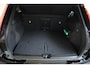 Volvo XC40 B4 Plus Black Edition | Panoramadak | 360° Parkeercamera | Parkeersensoren voor + achter | Semi Electrische Wegklapbare Trekhaak | Google Infotainment | Electrische bedienbare voorstoelen | Adaptive Cruise Control | Stoelverwarming | Stuurwielverwarming