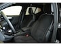 Volvo XC40 B4 Plus Black Edition | Panoramadak | 360° Parkeercamera | Parkeersensoren voor + achter | Semi Electrische Wegklapbare Trekhaak | Google Infotainment | Electrische bedienbare voorstoelen | Adaptive Cruise Control | Stoelverwarming | Stuurwielverwarming
