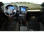 Volvo XC40 B4 Plus Black Edition | Panoramadak | 360° Parkeercamera | Parkeersensoren voor + achter | Semi Electrische Wegklapbare Trekhaak | Google Infotainment | Electrische bedienbare voorstoelen | Adaptive Cruise Control | Stoelverwarming | Stuurwielverwarming