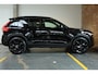 Volvo XC40 B4 Plus Black Edition | Panoramadak | 360° Parkeercamera | Parkeersensoren voor + achter | Semi Electrische Wegklapbare Trekhaak | Google Infotainment | Electrische bedienbare voorstoelen | Adaptive Cruise Control | Stoelverwarming | Stuurwielverwarming