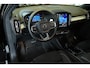 Volvo XC40 B4 Plus Black Edition | Panoramadak | 360° Parkeercamera | Parkeersensoren voor + achter | Semi Electrische Wegklapbare Trekhaak | Google Infotainment | Electrische bedienbare voorstoelen | Adaptive Cruise Control | Stoelverwarming | Stuurwielverwarming