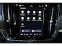 Volvo V90 T8 Plug-in hybrid AWD Ultra Dark | 100% SOH | Luchtvering | Panoramadak | Semi-Elektrische inklapbare Trekhaak | Verwarmbare voorstoelen met massagefunctie | Premium audio by Bowers & Wilkins | Head-up display | 360° Parkeercamera | Parkeersensoren voor + achter |