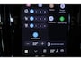 Volvo V90 T8 Plug-in hybrid AWD Ultra Dark | 100% SOH | Luchtvering | Panoramadak | Semi-Elektrische inklapbare Trekhaak | Verwarmbare voorstoelen met massagefunctie | Premium audio by Bowers & Wilkins | Head-up display | 360° Parkeercamera | Parkeersensoren voor + achter |