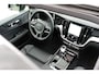 Volvo V60 T8 Plug-in hybrid AWD Plus Dark | Trekhaak | Panoramadak | Verwarmbare voorstoelen, achterbank en stuurwiel | Head-up display | 360 graden camera | Premium audio by Harman Kardon | Apple carplay/Android auto