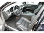 Volvo V60 T8 Plug-in hybrid AWD Plus Dark | Trekhaak | Panoramadak | Verwarmbare voorstoelen, achterbank en stuurwiel | Head-up display | 360 graden camera | Premium audio by Harman Kardon | Apple carplay/Android auto